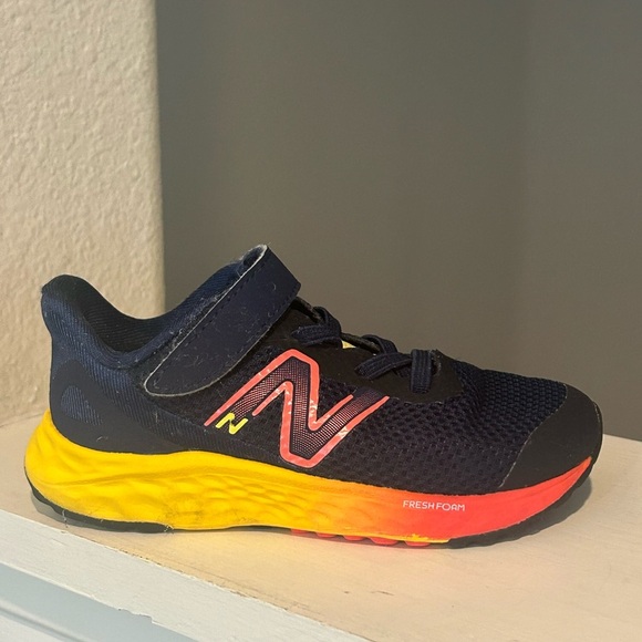 New Balance Kids Arishi V4 Hook & Loop Shoe, Navy/Red, Size 8 Toddler - Picture 2 of 9